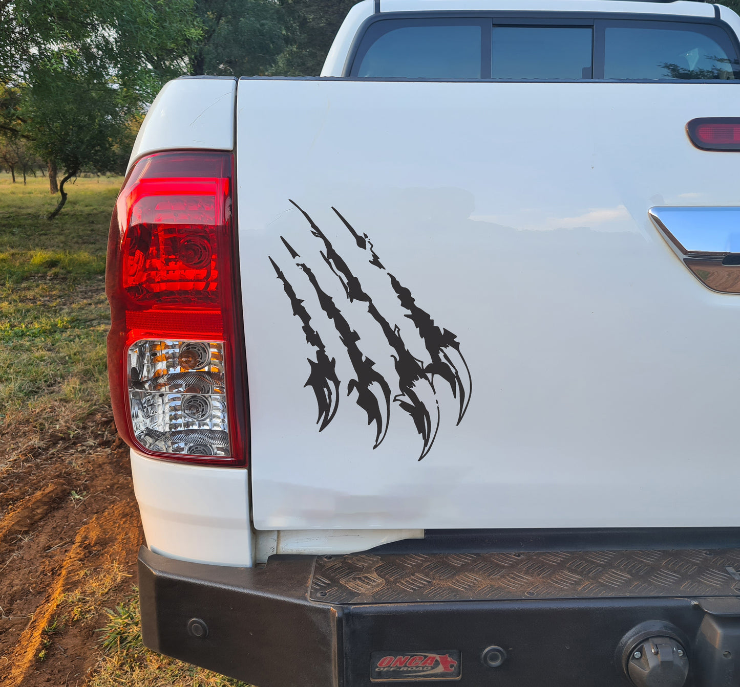 Lion Leopard Scratch Claw Bakkie Car Vehicle Vinyl Decal Sticker Art